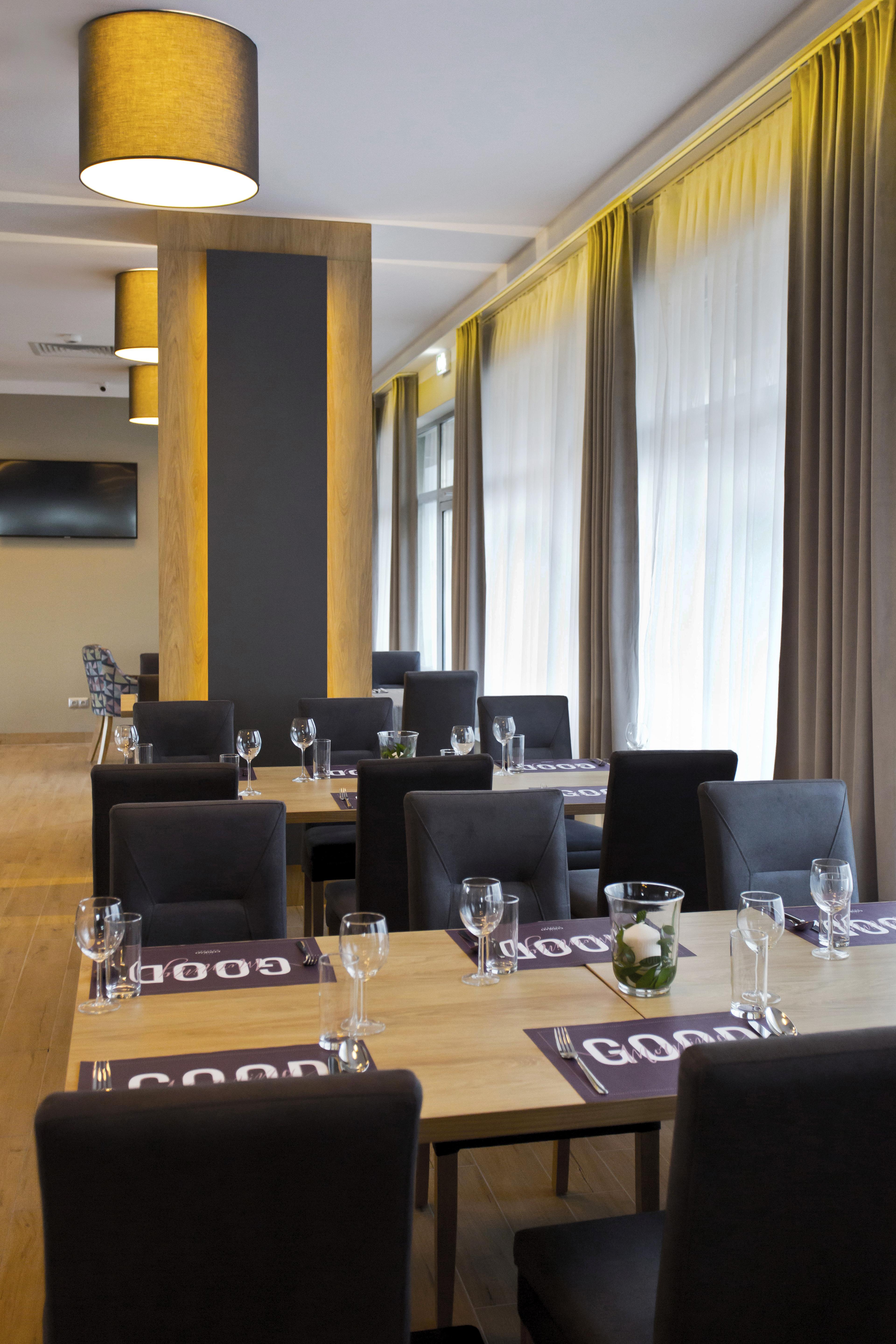 Hotel Conrad Comfort Краков Экстерьер фото