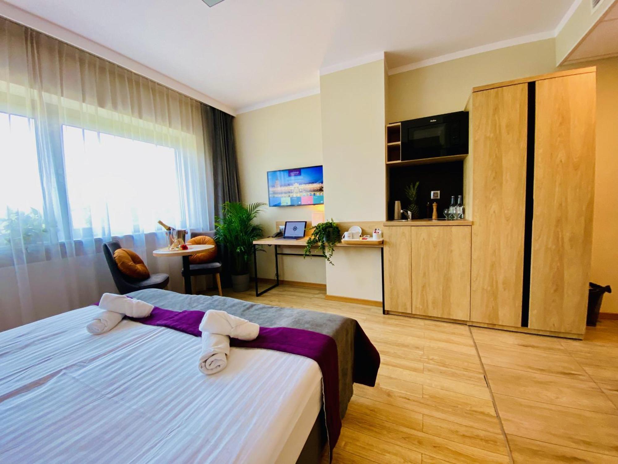 Hotel Conrad Comfort Краков Экстерьер фото