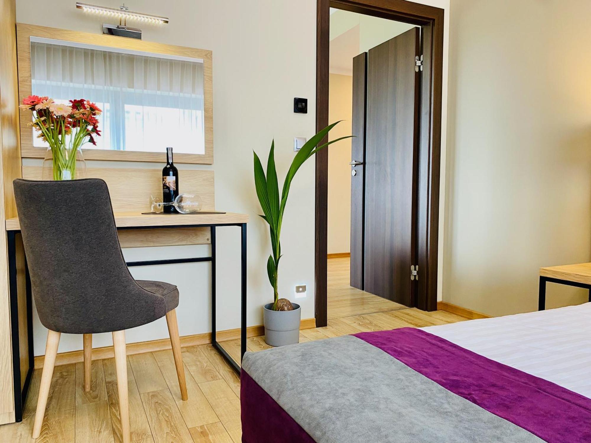 Hotel Conrad Comfort Краков Экстерьер фото