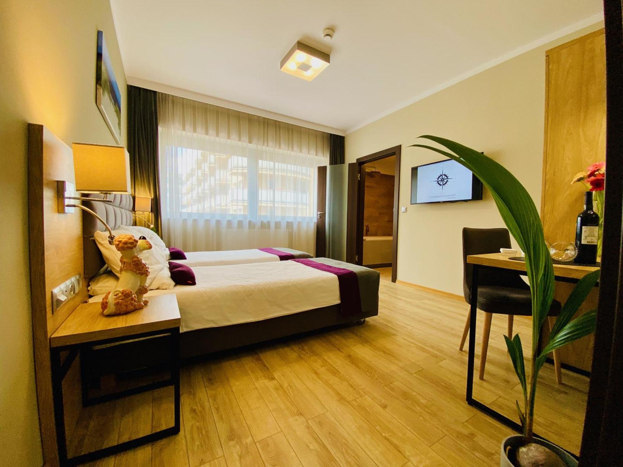 Hotel Conrad Comfort Краков Экстерьер фото