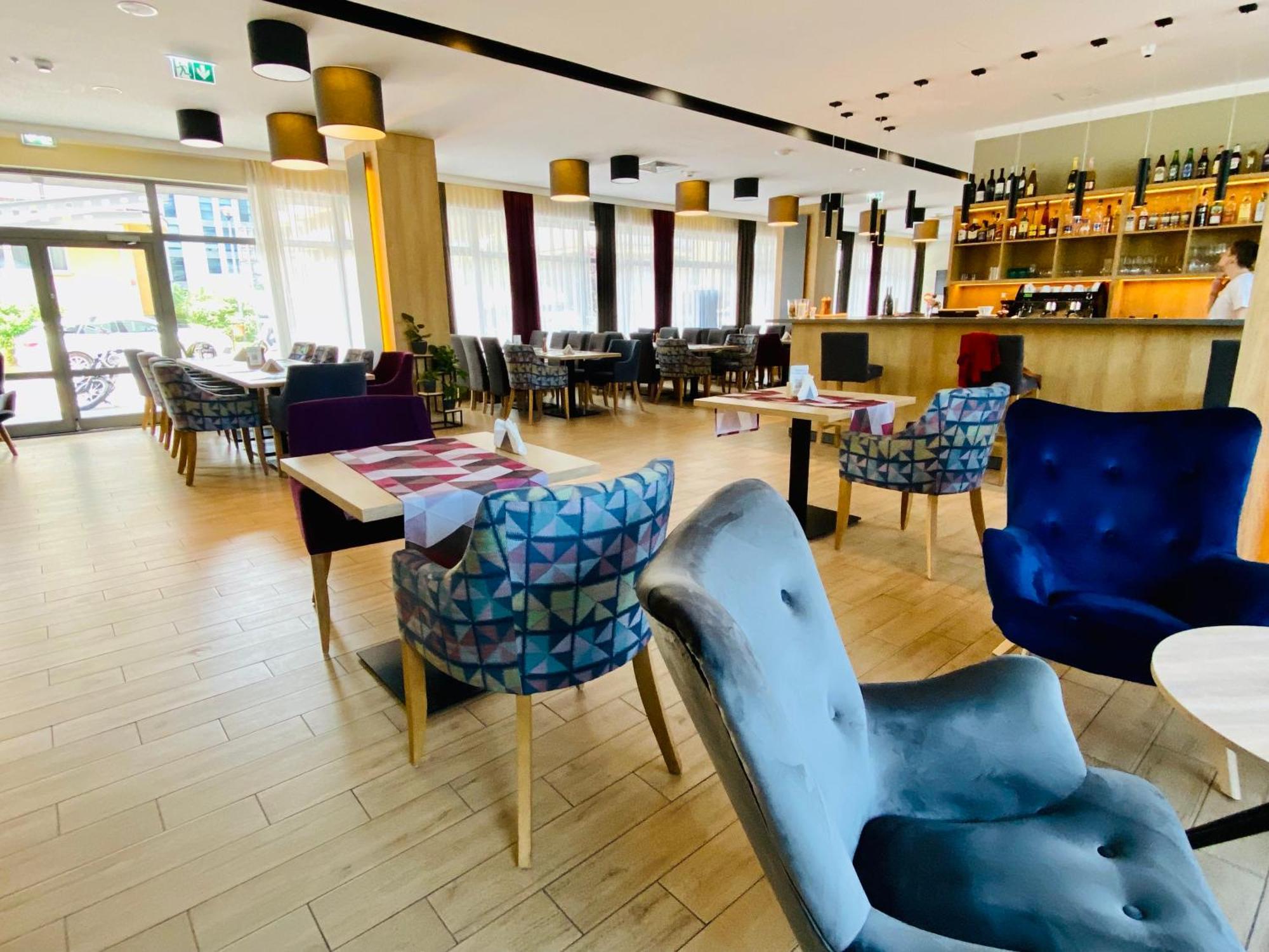 Hotel Conrad Comfort Краков Экстерьер фото